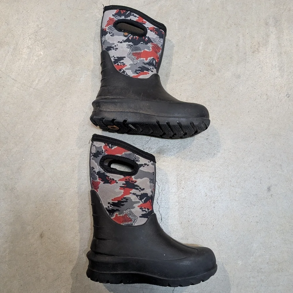 Bogs Youth 1 Black and Red Camouflage Boots